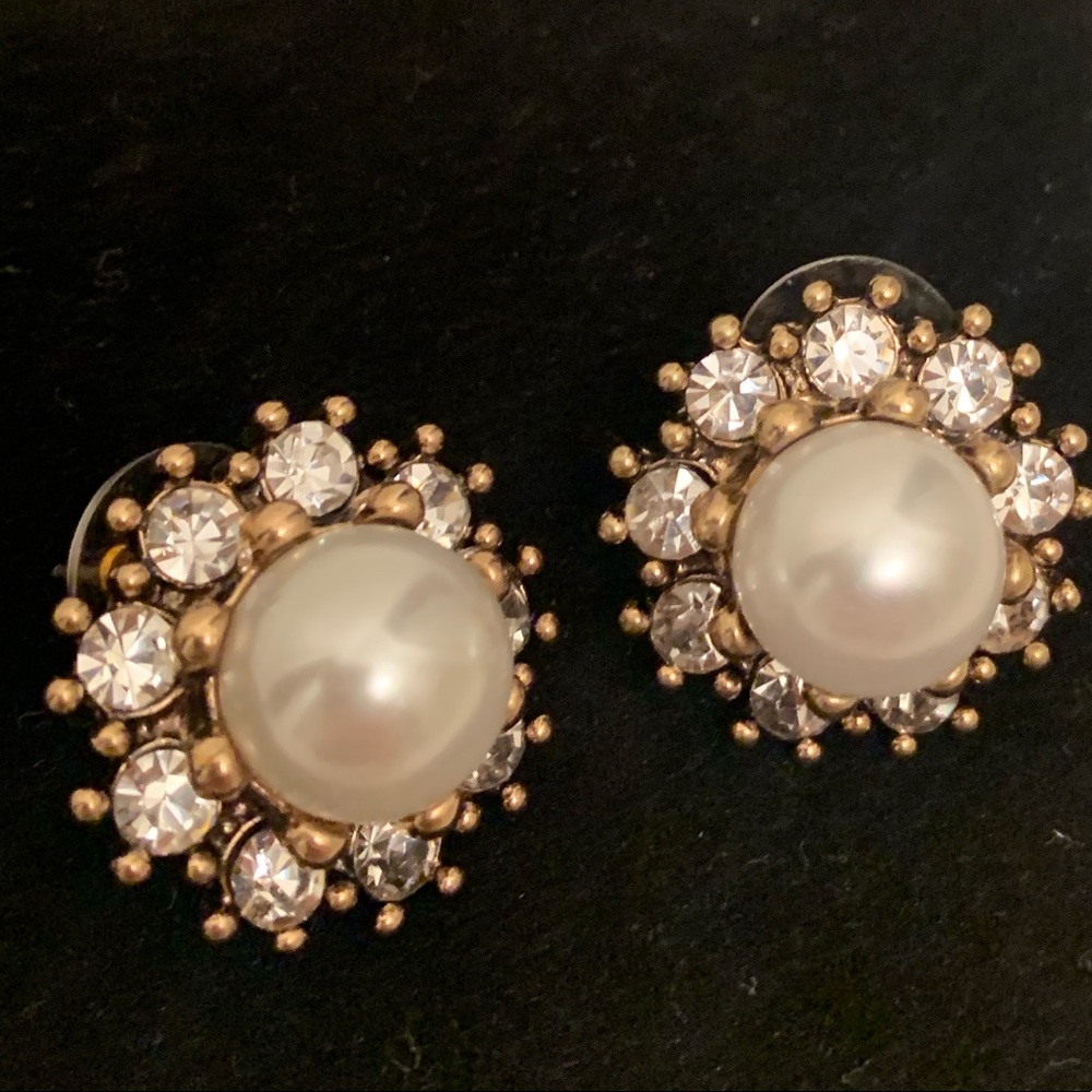 Classic pearls earrings
